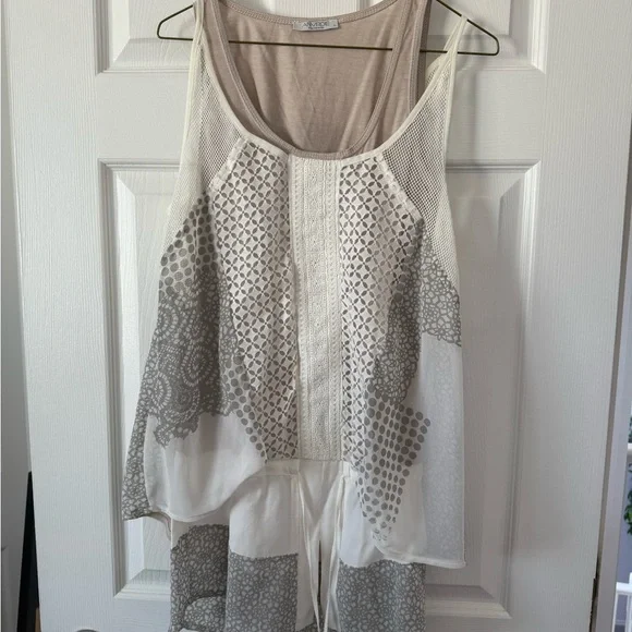 Sleeveless Patterned Dress - Picture 2 of 5